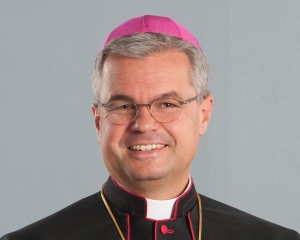 Erz­bi­schof Dr. Udo Mar­kus Bentz wird in sein Amt ein­ge­führt